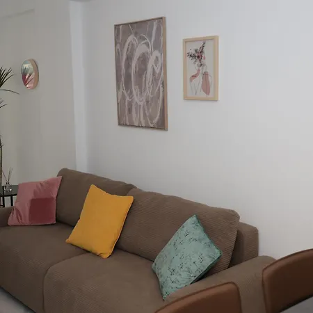 Elia Elegant - Centre, 5min Walk To Beach, Modern & New لارنكا