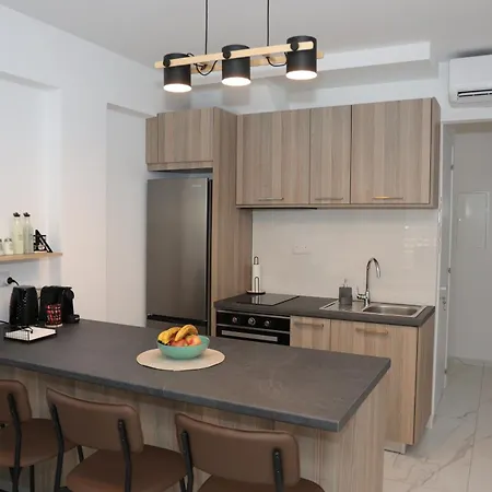 Elia Elegant - Centre, 5min Walk To Beach, Modern & New לרנקה