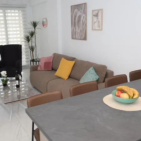 Elia Elegant - Centre, 5min Walk To Beach, Modern & New Larnaca