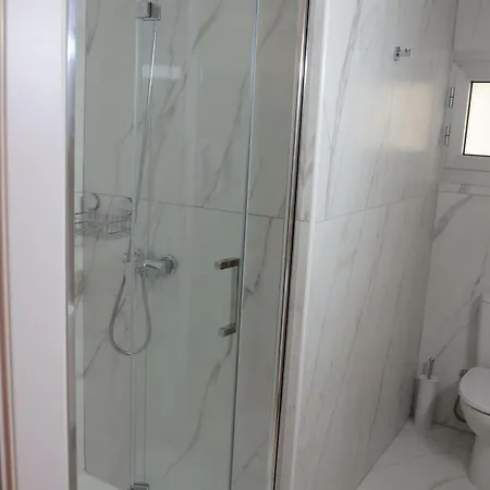 Elia Elegant - Centre, 5min Walk To Beach, Modern & New דירה *