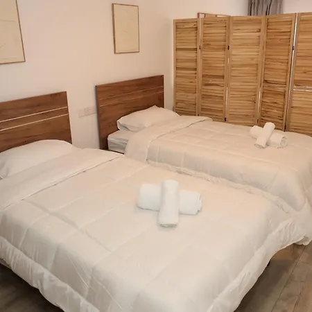 Elia Elegant - Centre, 5min Walk To Beach, Modern & New Apartment