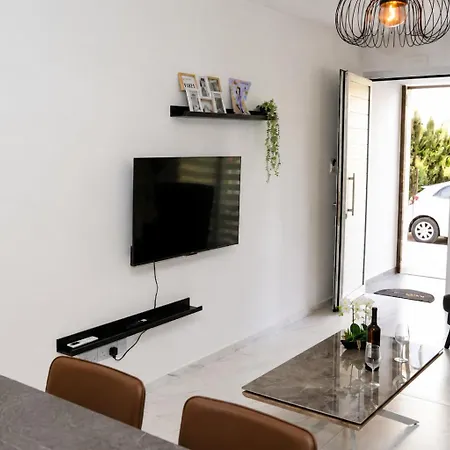 Elia Elegant Central Suite Larnaca Lägenhet *